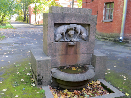 Памятники подопытным собакам