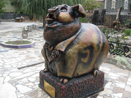 памятники свинье в России